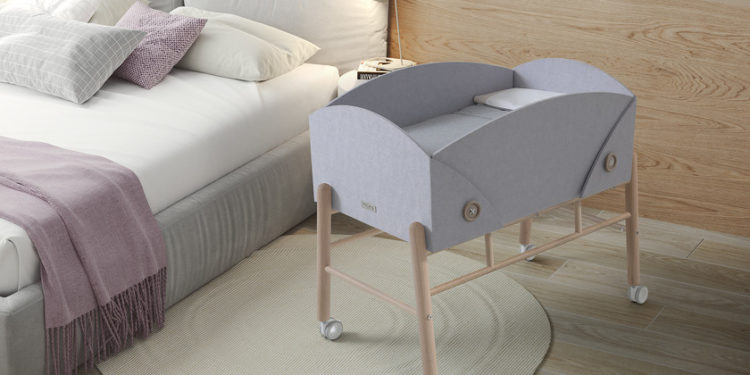 Ximo Roca creates a mini-cradle, inspired by origami and sustainable materials, that grows with the baby