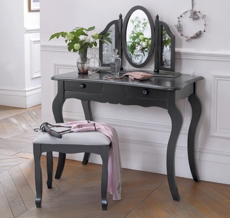 Classic dressing table