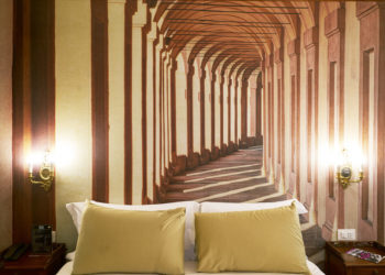 Five practical and decorative ideas to make your bedroom look bigger