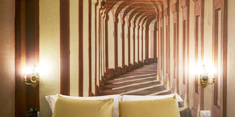 Five practical and decorative ideas to make your bedroom look bigger