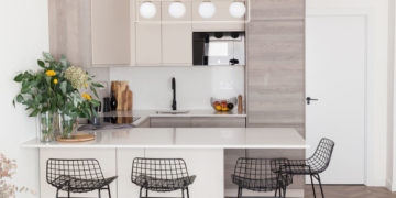 Kitchen with island or kitchen with peninsula? Differences and when to choose one or the other option