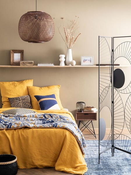 Bedroom with floral textiles Maisons du Monde