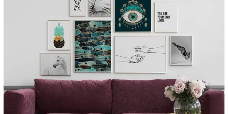 Checking the living room, what is on the wall on which you rest the sofa? (and we warn you that nothing is not an option)