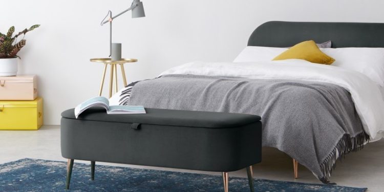 11 original storage solutions to store things neatly, next to the bed, in the bedroom