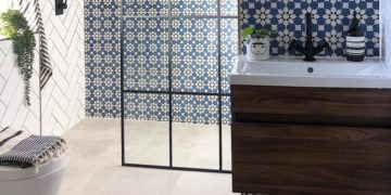 Mixing tiles, bathrooms that mix two, three or even four tiles in the same space