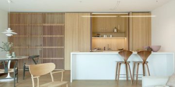 Trend alert; the vertical lines or the relief of palilleria dress the most beautiful and elegant kitchens of the moment