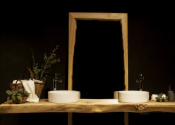Trying to return to nature, Elia’s solid wood bathroom countertops arrive