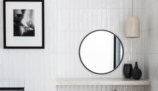 The bathrooms are also a good place to show off your best paintings and / or artistic photographs.