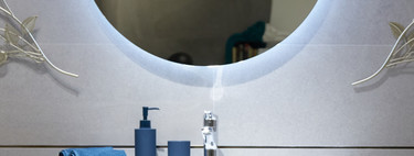 Retractable light in the bathroom mirror, perfect ally to achieve a very special environment