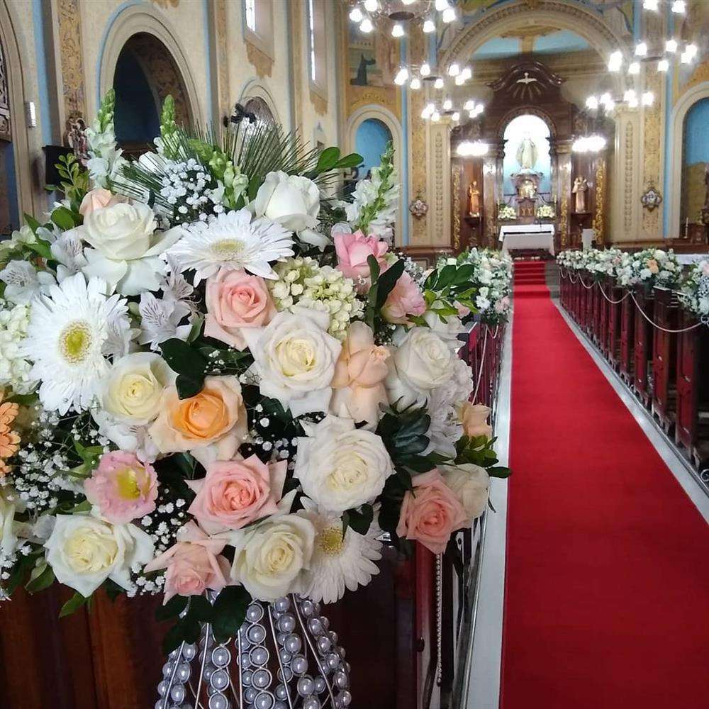 decoração de casamento com flores coloridas