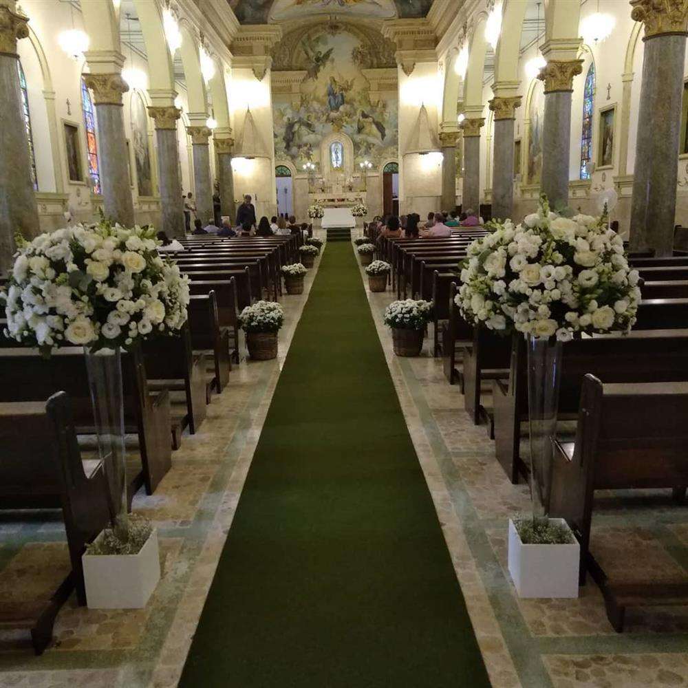 corredor da igreja para casamento