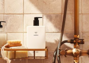 Zara Home has decided to take care of ourselves in the bathroom with its natural soaps and gels