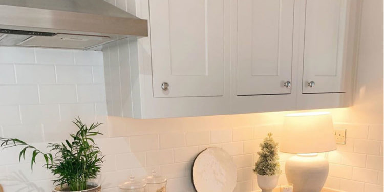 How to paint the kitchen tiles; the steps and types of paint you need to transform the kitchen