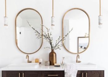 Ideas para decorar (no solo iluminar), con apliques y lámparas colgantes en el cuarto de baño