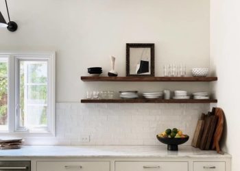 In favor or oppossing? Kitchen shelves (increasingly) replacing tall kitchen cabinets