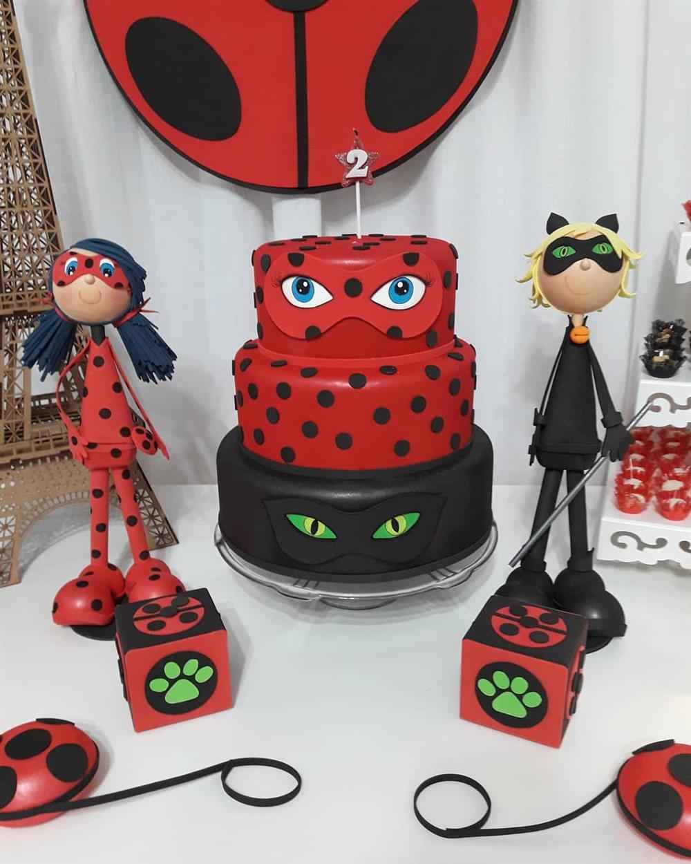 ladybug biscuit cake)