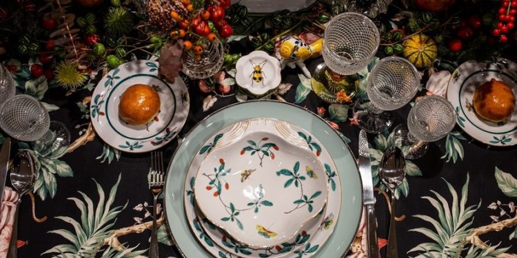The keys that Sánchez de Moya has used to create this dream Christmas table for Vista Alegre