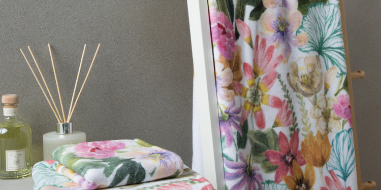 Take the opportunity to renew the bathroom. El Corte Inglés towels and bathrobes have up to 50% discount