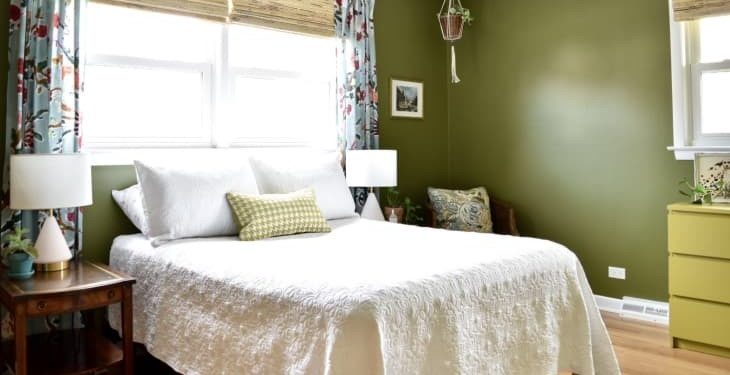 renovation of a guest bedroom with recycled pieces and color change