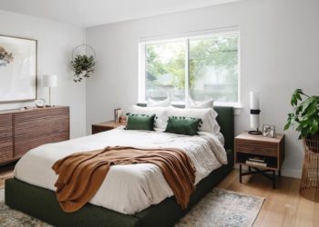 un dormitorio principal práctico, inspirador moderno y cálido