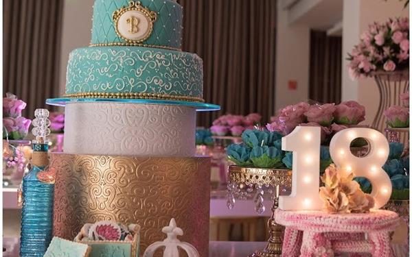 Festa de 18 anos: decoração, lembrancinhas