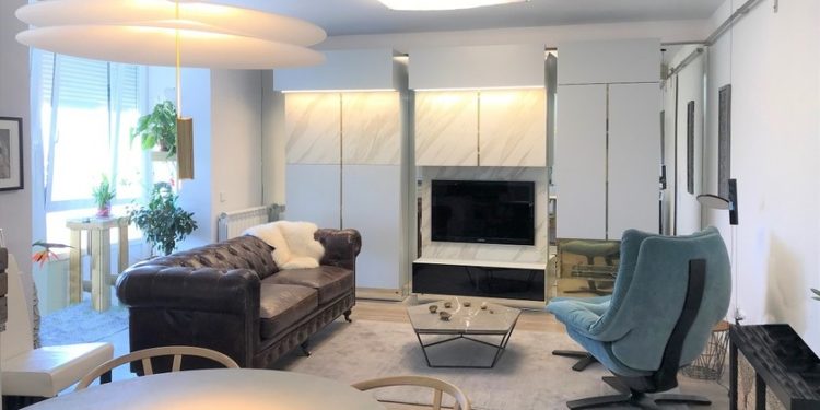 ¿Pensando en redecorar el salón? Aquí tienes varios consejos para conseguir un salón bonito y funcional