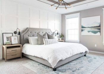 dormitorio principal en blanco y gris, atemporal y con un toque shabby