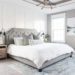 dormitorio principal en blanco y gris, atemporal y con un toque shabby