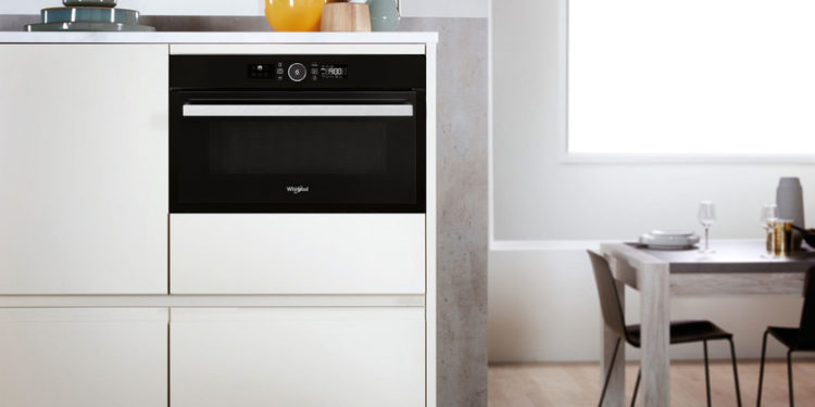 Lo nuevo de Whirlpool son los electrodomésticos de doble función que reducen su tamaño pensando en las cocinas más pequeñas