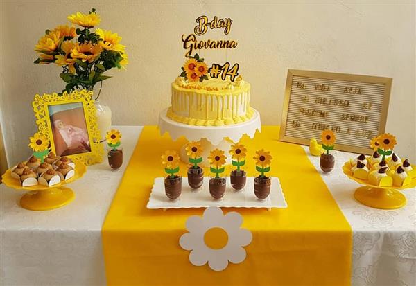 simple sunflower table