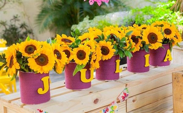 party-themed-sunflower-centerpiece