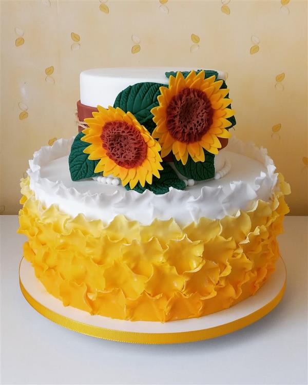 frilly sunflower cake