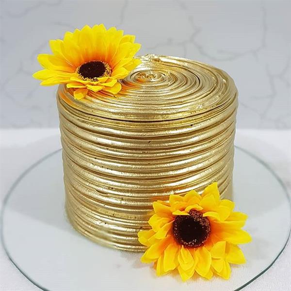 simple sunflower cake