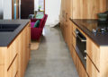 Kitchen floors, bet on continuity or contrast?  And there the question