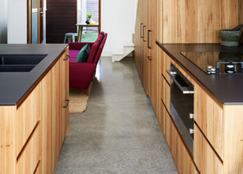 Kitchen floors, bet on continuity or contrast?  And there the question