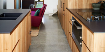 Kitchen floors, bet on continuity or contrast?  And there the question