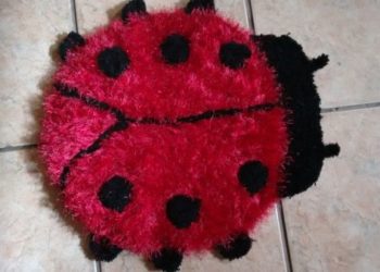 Fuzzy Rug for Living Room: How to Make – 15 Ideas