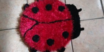 Fuzzy Rug for Living Room: How to Make – 15 Ideas