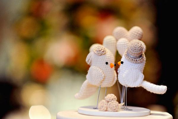 crochet bird top engagement cake