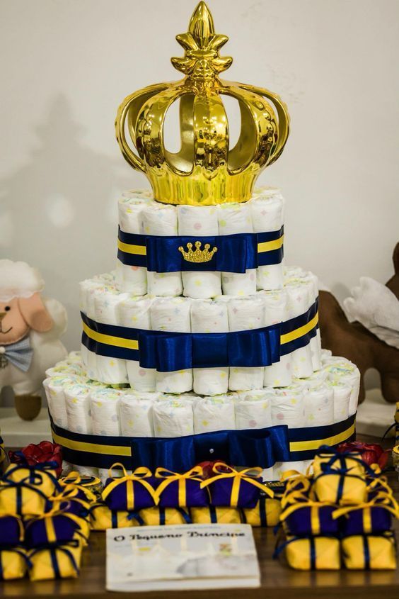 diaper cake with crown