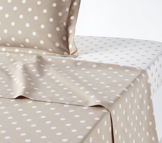 Sheet with polka dots