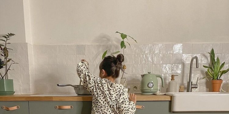 Fresher and more natural kitchens;  eleven green kitchens to draw inspiration from