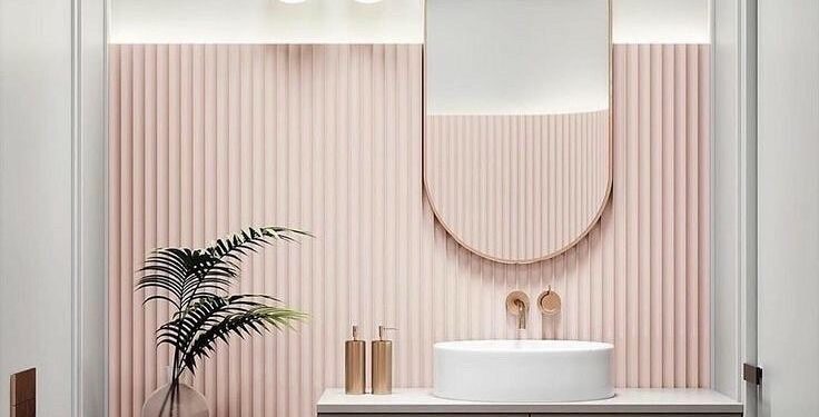 Trend in the bathroom;  reliefs and vertical lines on the tiles that energize and add a new element to the bathroom