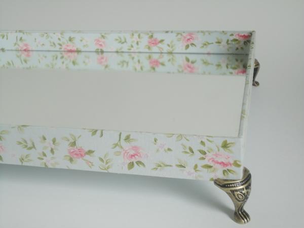 mirrored fabric lining tray