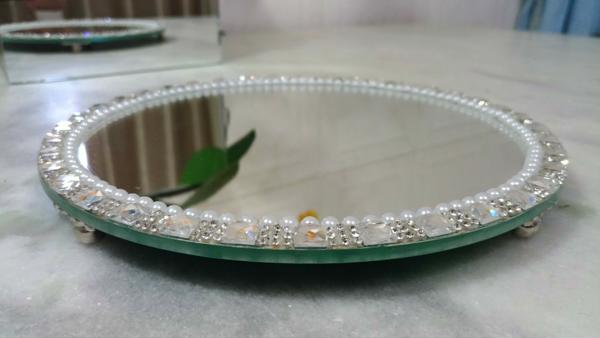 Mirrored round tray