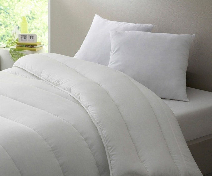 Duvet 300 g / m², 100% polyester with SANITIZED treatment