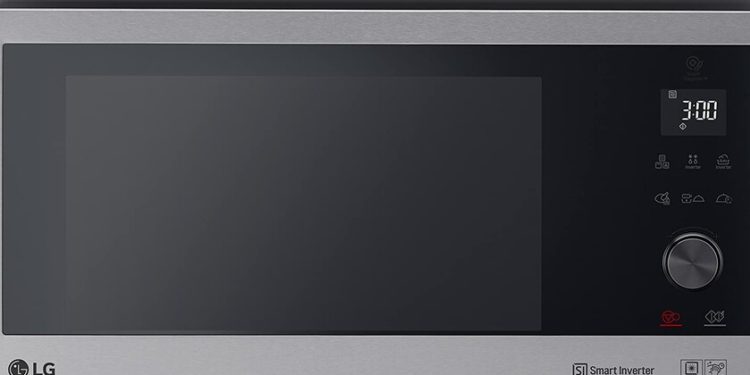 We tested LG’s Smart Inverter, a 4-in-1 microwave oven that will make you forget the conventional oven