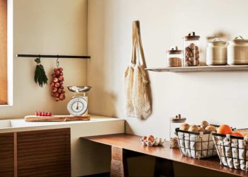 You can still take advantage of the Zara Home sales to complete the kitchen with some of the more retro and desired products