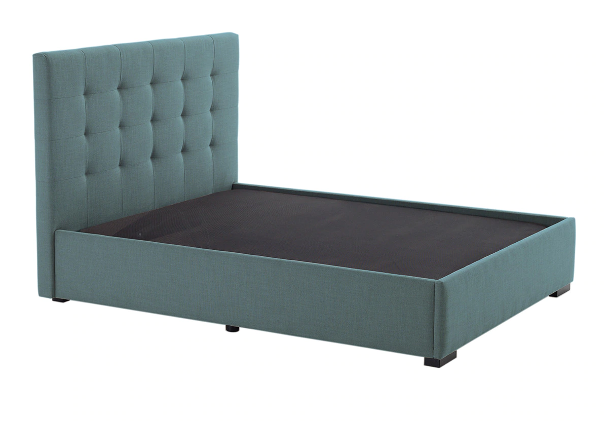 Tufted bed