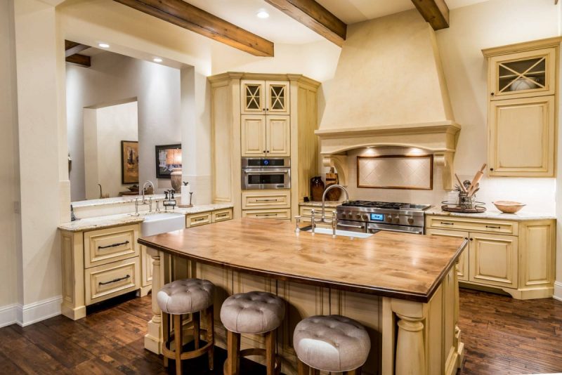 rustic-kitchen-beams-view